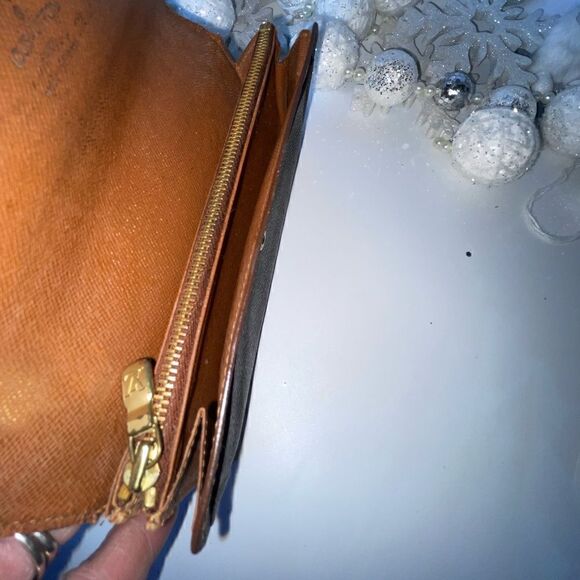 AUTHENTIC 🎖️ Louis Vuitton Monogram Sarah Wallet - Picture 12 of 14